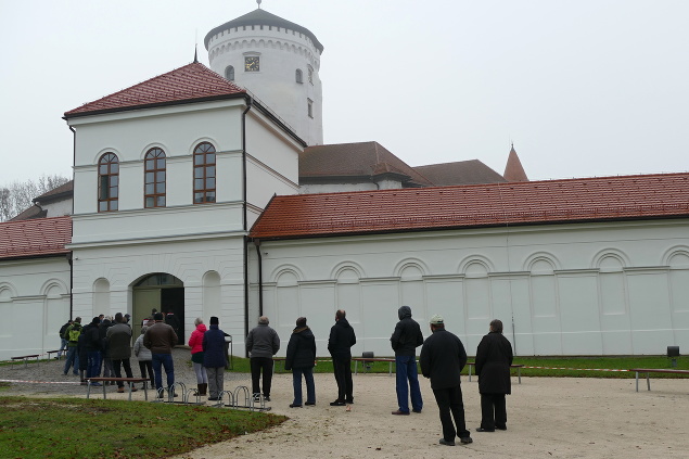 Testovanie v areáli Budatínskeho hradu v Žiline.