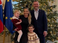 Cibulková na vianočnej návšteve u Pellegriniho: Prezident robil deťom animátora… A kde je manžel?