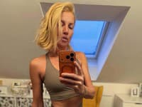 Nielen Simona Krainová je šupa: Aha, ako BOŽSKY vyzerá jej sestra pred 60-kou... FOTO v plavkách!
