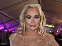 Slováčkova SEXBOMBA na vianočnom večierku: V priesvitných šatách... Ona, že má 56?!