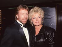  Chuck Norris a Dianne Holechek