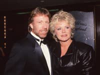 Smutné Vianoce Chucka Norrisa: Zomrela jeho prvá žena, milovali sa už od strednej školy!