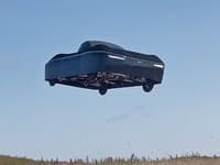 Spustili výrobu PRVÉHO SKUTOČNÉHO lietajúceho auta na svete! POZOR, háčik vás dostane: Na zemi ide len 40-tkou!