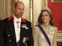 Vianočná pohľadnica princa Williama a Kate: Namiesto snehu NARCISY? Ehm, nevyzerá to veľmi zimne!