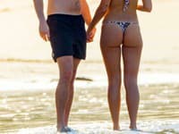 Dua Lipa a Callum Turner