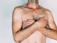 Tento BEŽNÝ liek patrí medzi najpredpisovanejšie: ŠOKUJÚCI vedľajší účinok! Mužom začali rásť prsia