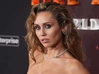 Miley Cyrus s mamou na červenom koberci: FOTO Vyzerali ako SESTRY!