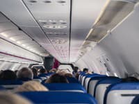 Jedno z NAJŠPINAVŠÍCH miest v lietadle: SEM si kabáty určite neodkladajte, tvrdí letuška! Varuje aj mikrobiológ