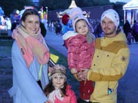 Otvorenie zábavného parku. Na snímke Monika Szabó s rodinkou