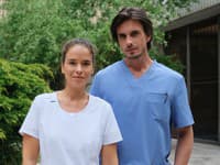 Kristína Svarinská a Daniel Žulčák v seriáli Dotyk života