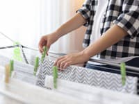 Zabudnite na vlhký byt a smradľavé oblečenie: TAKTO usušíte bielizeň bez zatuchnutého smradu! Nepotrebujete ani sušičku