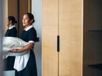 Hotelová upratovačka prezradila šokujúce TAJOMSTVÁ hostí: TO, čo našla v izbách, vás ohromí! Vibrátor je len začiatok