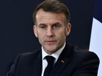 Macron vystrašil svet: Pred vojakmi sa ukázal s krvavým okom! TAKTO to zahovoril