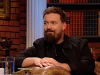 Herec Lukáš Pelč v relácii Neskoro večer s Petrom Marcinom.