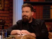 Herec Lukáš Pelč v relácii Neskoro večer s Petrom Marcinom.