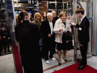 Premiéra muzikálovej šou Six. Na snímke Jozef Golonka s manželkou