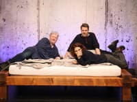 Marek Majeský, Kristína Turjanová a Peter Sklár v divadelnom predstavení Pravda