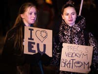 Na snímke účastníci protestu Študentských platforiem Študentstvo za Otvorenú Kultúru!, Študentská klubovňa v Žiline a hnutie Študentský protest zameraných na mobilizáciu študentov a študentiek stredných a vysokých škôl na celom Slovensku v reakcii na aktuálne spoločenské a politické dianie.