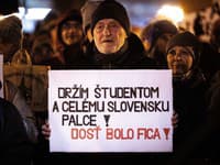 Na snímke podporovatelia študentov počas protestu Študentských platforiem Študentstvo za Otvorenú Kultúru!, Študentská klubovňa v Žiline a hnutie Študentský protest zameraných na mobilizáciu študentov a študentiek stredných a vysokých škôl na celom Slovensku v reakcii na aktuálne spoločenské a politické dianie.