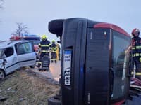 Dopravná nehoda medzi obcami Svätý Peter a Hurbanovo.