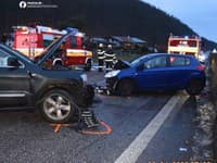 Zrážka dvoch áut v katastri Novej Bane.