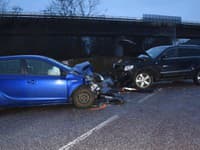 Zrážka dvoch áut v katastri Novej Bane.