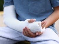 Nezlomili ste si nikdy žiadnu kosť? Na sociálnych sieťach sa šíri STRAŠIDELNÁ teória! Lekári len krútia hlavou