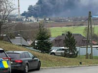 AKTUÁLNE Plamene zachvátili bývalý závod Bukóza: Valí sa obrovský mrak dymu, zasahujú hasiči