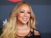 Má svoju cenu! Mariah Carey v priesvitných čipkách s diamantami: 56 nikdy nevyzeralo tak dobre!