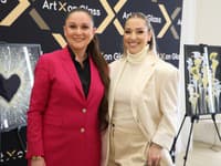Dominika Cibulková a Miriam Schnyder na výstave artefaktov švajčiarskeho ateliéru Art X on Glass
