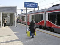 Cestovanie zadarmo má pravidlá: Mnohí zabúdajú, že v TÝCHTO vlakoch potrebujú lístok... Riskujú pokuty!