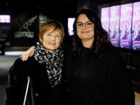 Premiéra filmu Keď sa zhasne. Na snímke Petra Polnišová s mamou