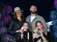 Otvorenie zábavného parku. Na snímke Ego s manželkou a dcérkami