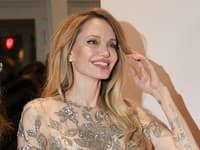 Angelina Jolie, Coutures premiéra