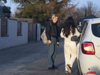 Laura Vizváryová pri príchode domov