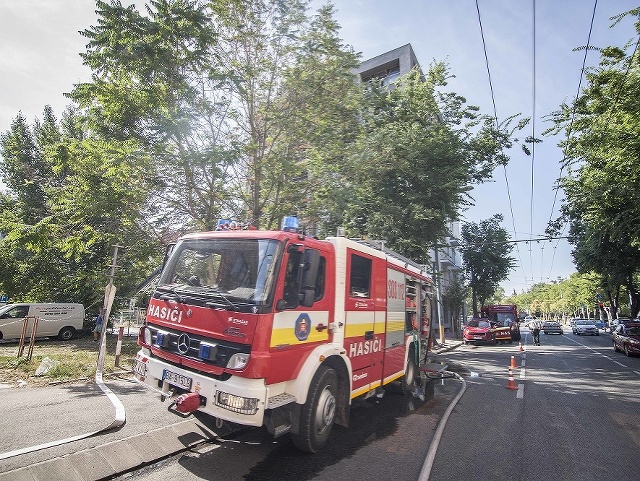 Opozícia spochybňuje nákup hasičských