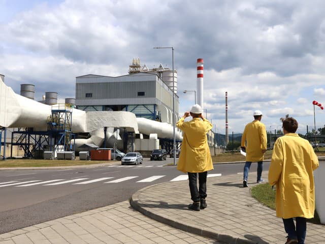 Premiér chce mať do