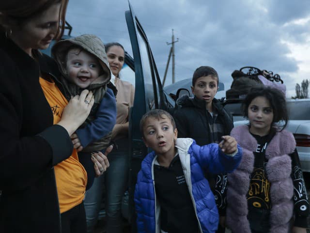 Z Náhorného Karabachu do Arménska už odišlo viac ako 13-tisíc utečencov: EÚ sľubuje pomoc