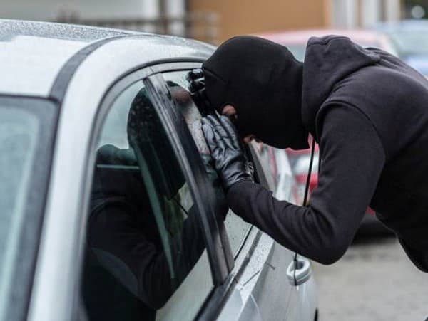 NAJBIZARNEJŠÍ manželský konflikt: Policajti