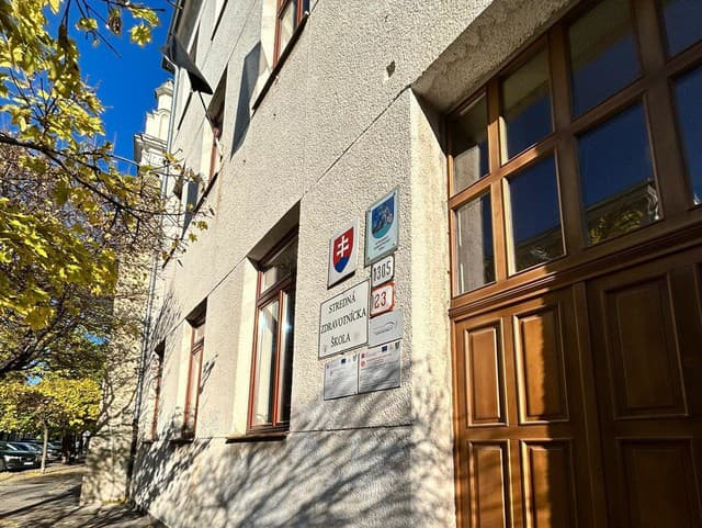 Stredná zdravotnícka škola v