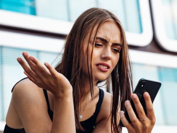 Dievčina dostala SMS od