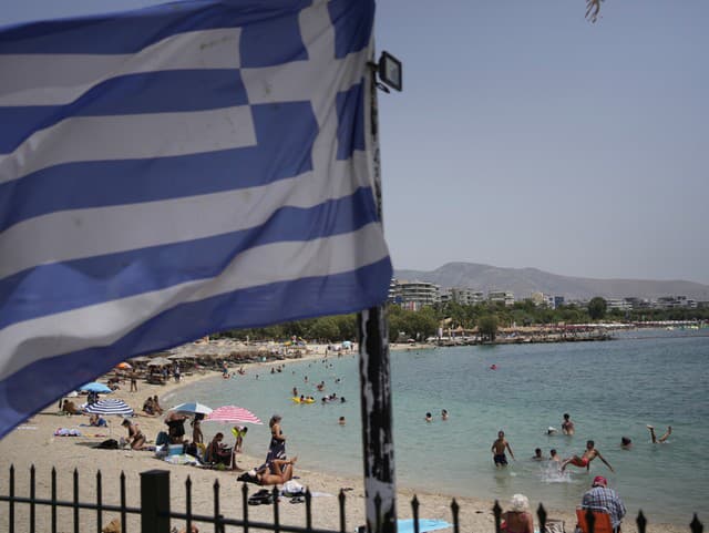 Grécko zvýši minimálnu hrubú