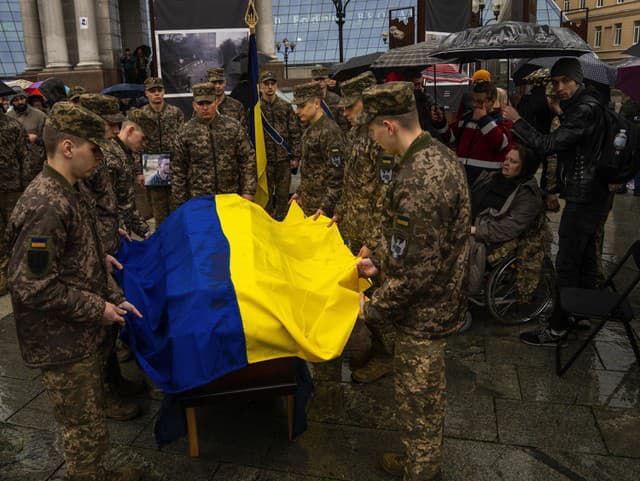 Čestná stráž kladie ukrajinskú