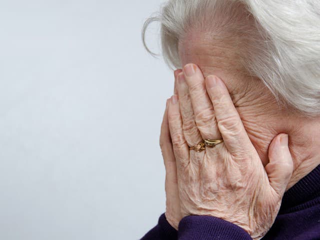 Podvodníci obrali 93-ročnú dôchodkyňu