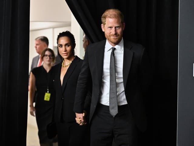 Princ Harry si brúsil