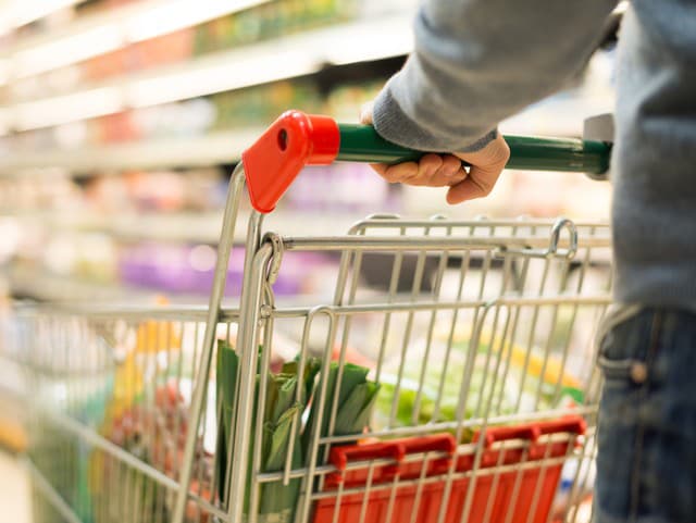 PREHĽAD otváracích hodín počas