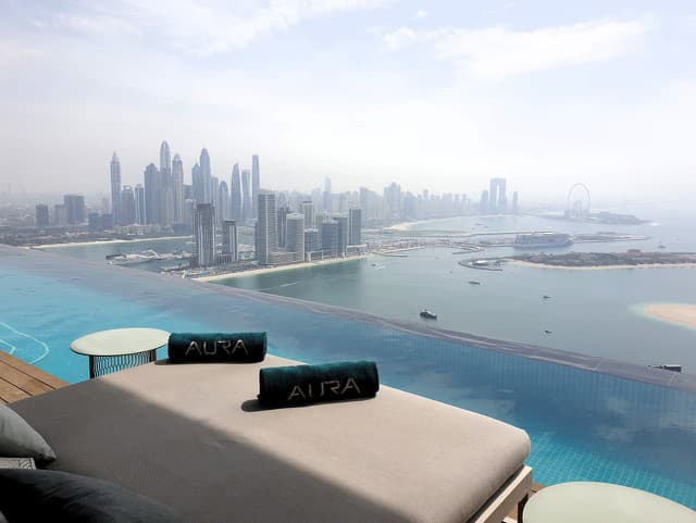 Bazény, vyhliadky, záhrady. Toto