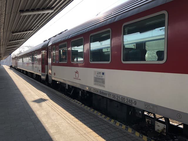 Vlaky sa pomaly zapĺňajú: