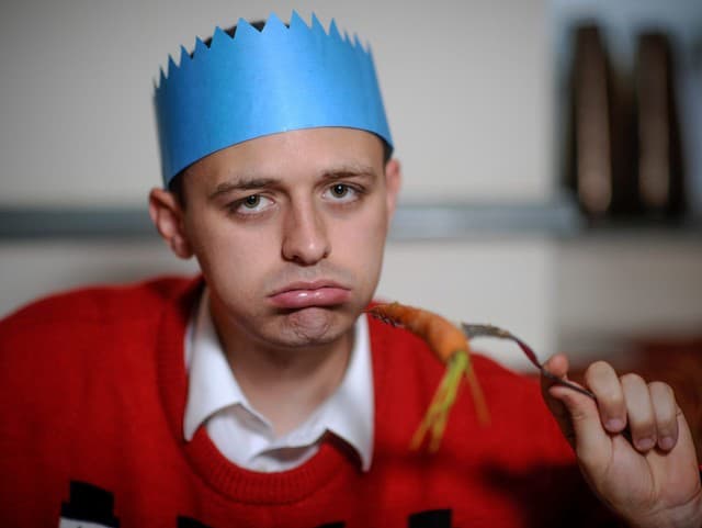 Plné stoly jedla počas