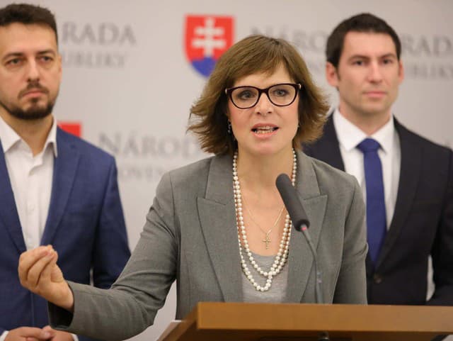 Remišová ostro kritizuje Ficov